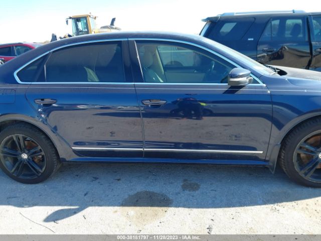 1VWBT7A32FC068497 Volkswagen Passat 1.8t Se