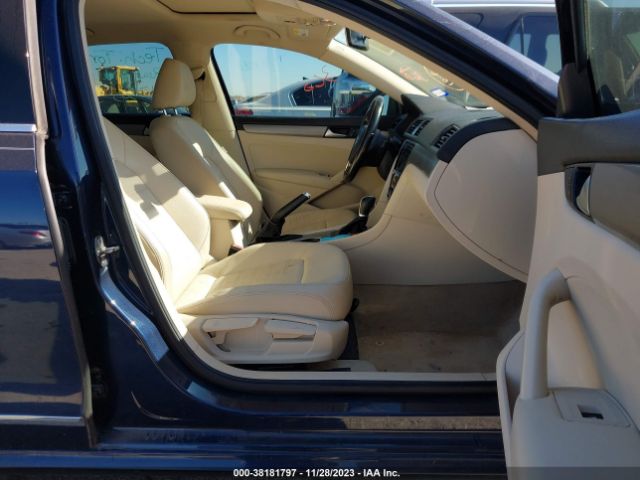 1VWBT7A32FC068497 Volkswagen Passat 1.8t Se
