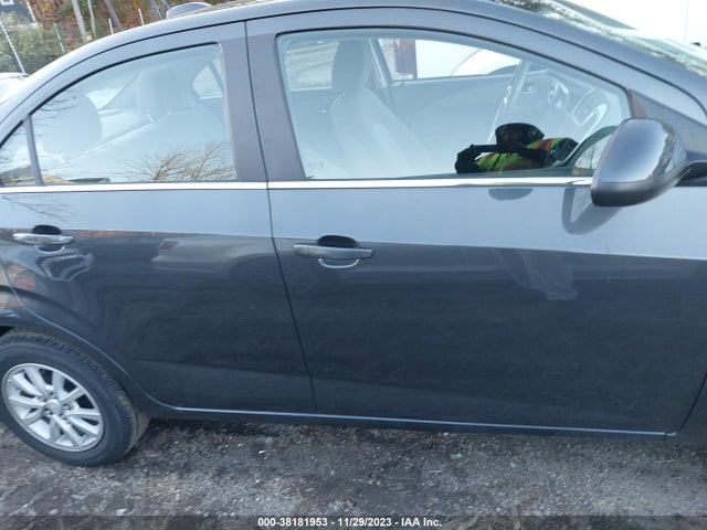Chevrolet Sonic Lt Auto 2019 1G1JD5SB4K4109148 Image 13