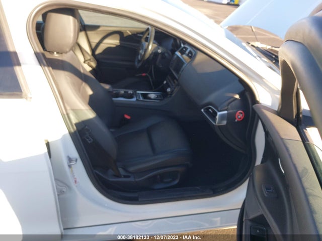 2017 JAGUAR XE SAJAD4BN0HA968728 Photo 4
