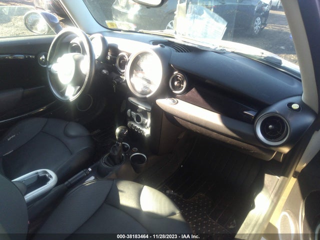 2009 MINI COOPER S WMWMF73549TW87556 Photo 4