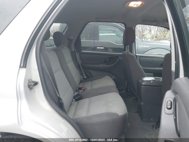 2004 FORD ESCAPE XLS VIN: 1FMYU92164KA18512