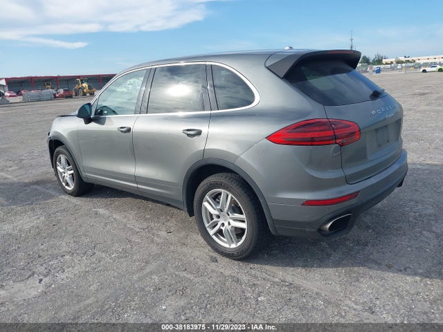 2016 PORSCHE CAYENNE WP1AA2A21GLA01758 Photo 2