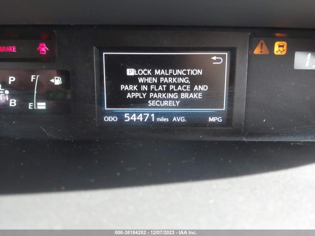 Продажа на аукционе авто 2017 Toyota Prius V Five, vin: JTDZN3EU2HJ057697, номер лота: 38184252