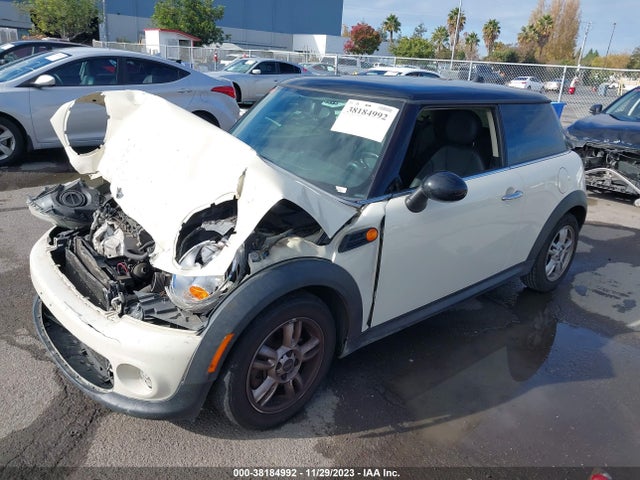 2011 MINI COOPER WMWSU3C56BT098374 Photo 1