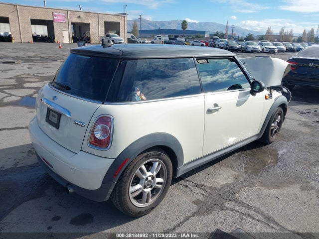 2011 MINI COOPER WMWSU3C56BT098374 Photo 3