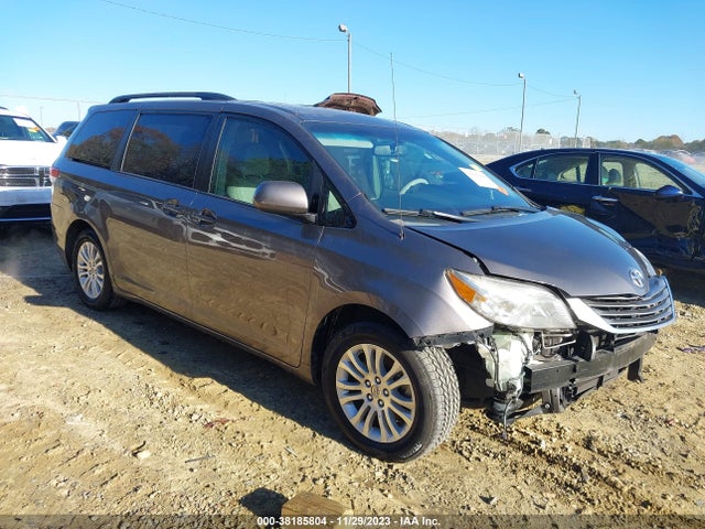 2013 TOYOTA SIENNA XLE V6 8 PASSENGER VIN: 5TDYK3DC3DS313596