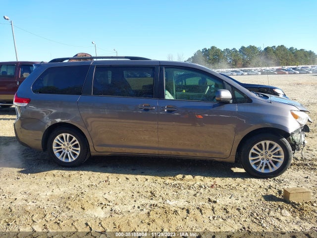 2013 TOYOTA SIENNA XLE V6 8 PASSENGER VIN: 5TDYK3DC3DS313596
