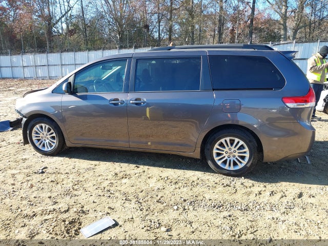 2013 TOYOTA SIENNA XLE V6 8 PASSENGER VIN: 5TDYK3DC3DS313596