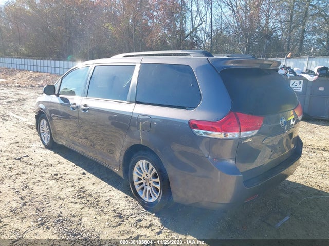 2013 TOYOTA SIENNA XLE V6 8 PASSENGER VIN: 5TDYK3DC3DS313596