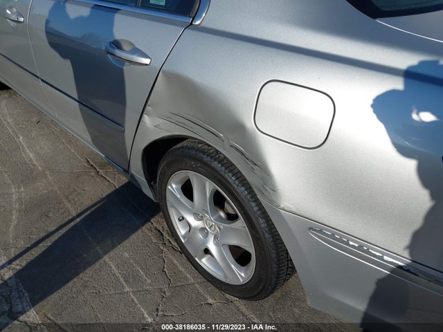 2005 ACURA RL 3.5 VIN: JH4KB165X5C015363