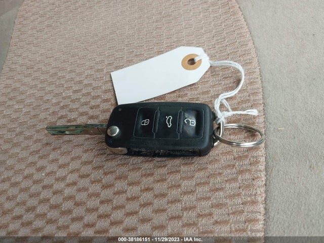 2015 VOLKSWAGEN JETTA 1.8T SE VIN: 3VWD07AJ3FM212640