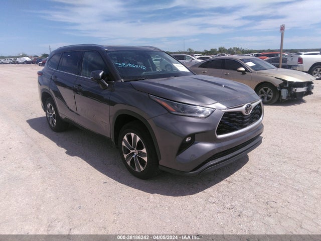 Toyota Highlander Xle 2021 5TDGZRAH7MS530739 main image