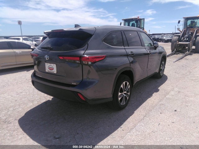 Toyota Highlander Xle 2021 5TDGZRAH7MS530739 Image 4