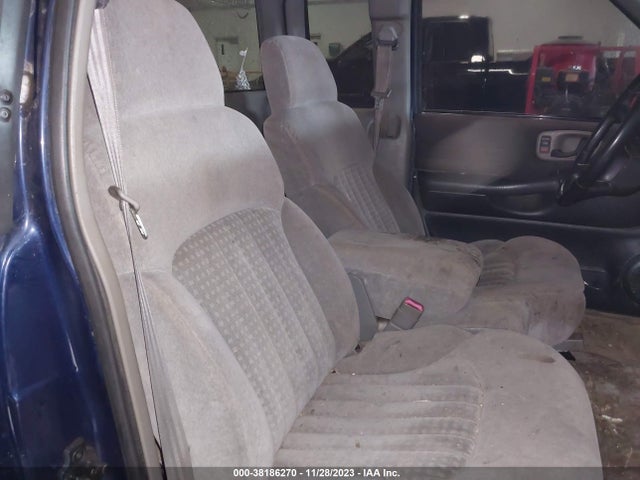 2002 CHEVROLET S-10 LS VIN: 1GCDT19W028208289