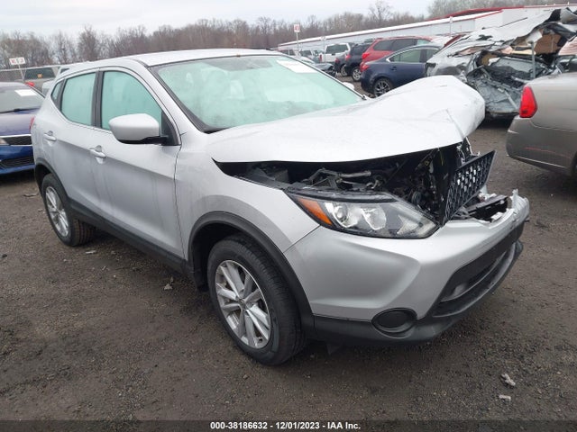 Nissan Rogue Sport S 2018 JN1BJ1CP2JW160015 main image