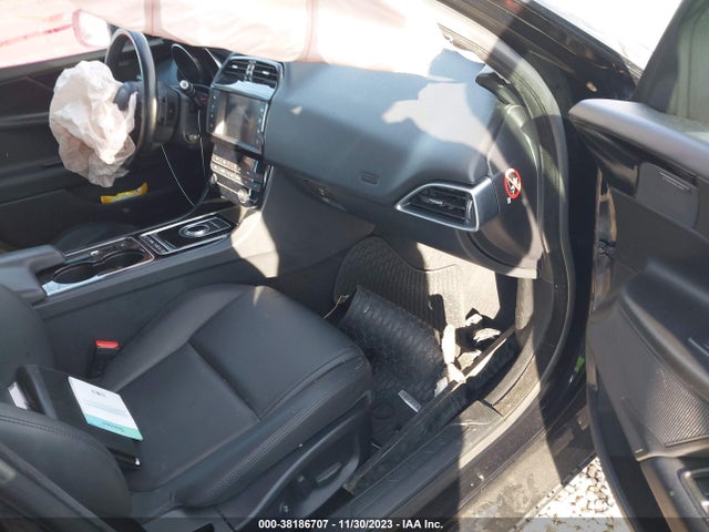 2017 JAGUAR XE SAJAD4BG2HA966948 Photo 4