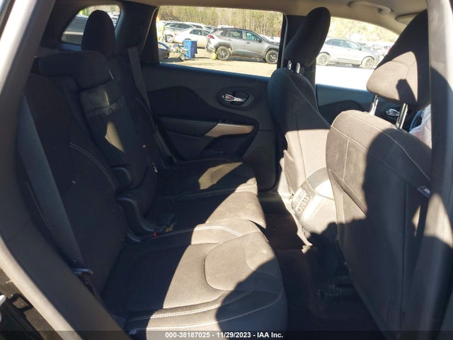 1C4PJLCB0HW616820 Jeep Cherokee Latitude Fwd