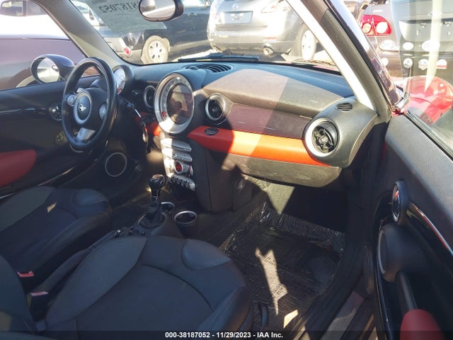 2010 MINI COOPER S CLUBMAN WMWMM3C5XATP93822 Photo 4