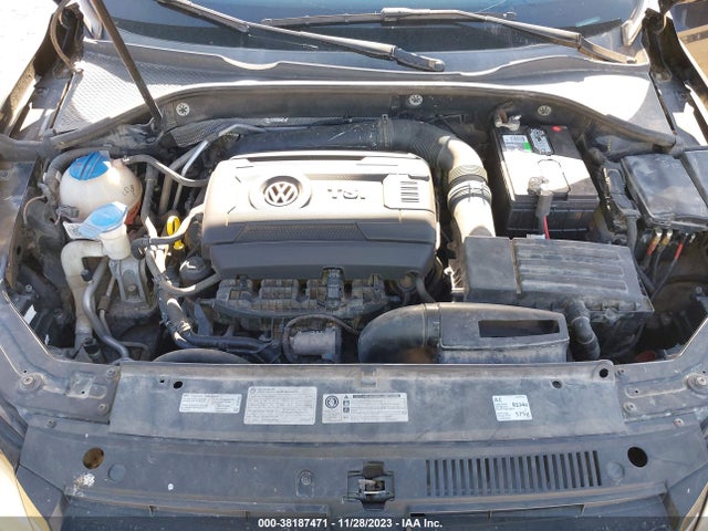 1VWBT7A33EC050492 Volkswagen Passat 1.8t Se