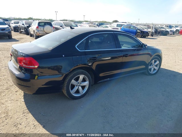 1VWBT7A33EC050492 Volkswagen Passat 1.8t Se