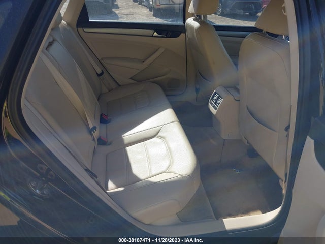 1VWBT7A33EC050492 Volkswagen Passat 1.8t Se