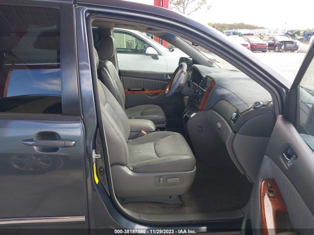 2010 TOYOTA SIENNA LIMITED VIN: 5TDYK4CC4AS320835
