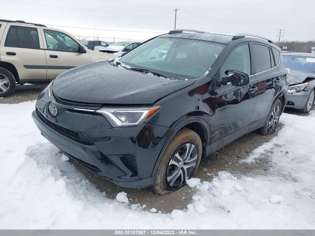 Toyota RAV4 LE 2018 2T3BFREV9JW857897 Image 2