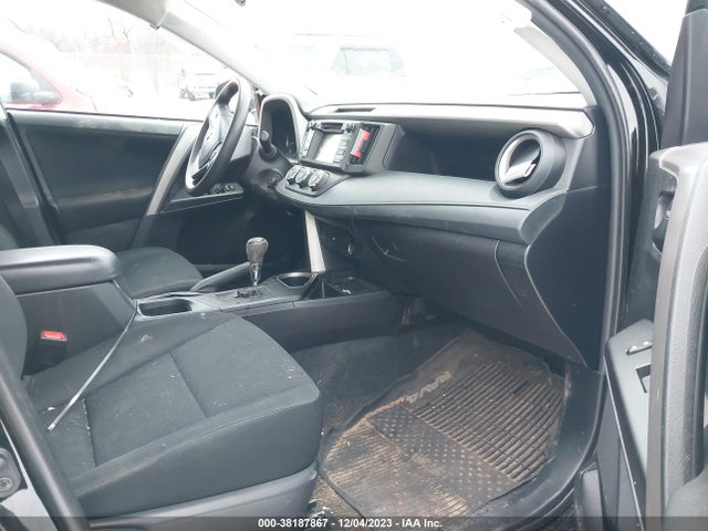 Toyota RAV4 LE 2018 2T3BFREV9JW857897 Image 5