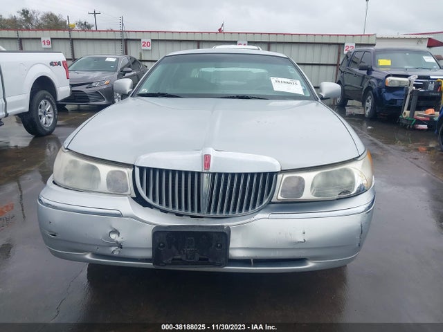 2000 LINCOLN TOWN CAR EXECUTIVE VIN: 1LNHM81W5YY940344