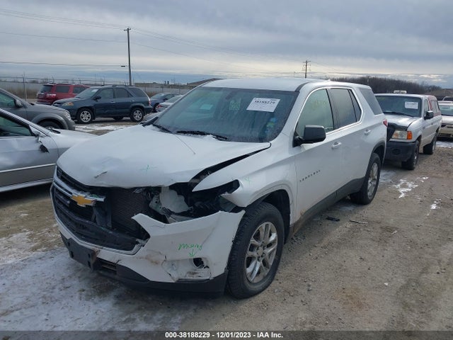 Chevrolet Traverse Ls 2018 1GNEVFKW0JJ179414 Image 2