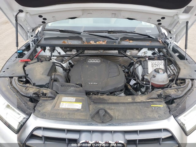 WA1BNAFY8J2245738 Audi Q5 2.0t Tech Premium/2.0t Premium