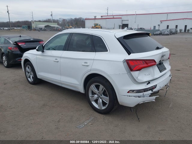 WA1BNAFY8J2245738 Audi Q5 2.0t Tech Premium/2.0t Premium
