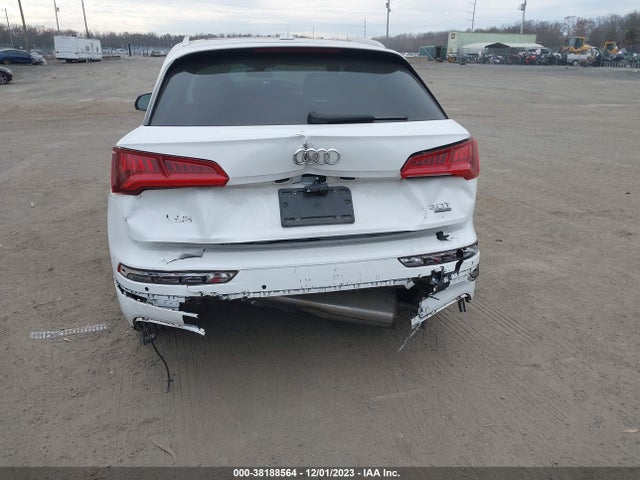 WA1BNAFY8J2245738 Audi Q5 2.0t Tech Premium/2.0t Premium