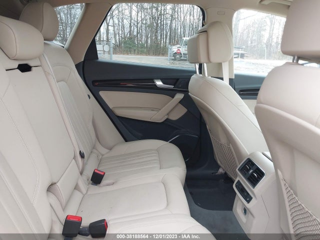 WA1BNAFY8J2245738 Audi Q5 2.0t Tech Premium/2.0t Premium