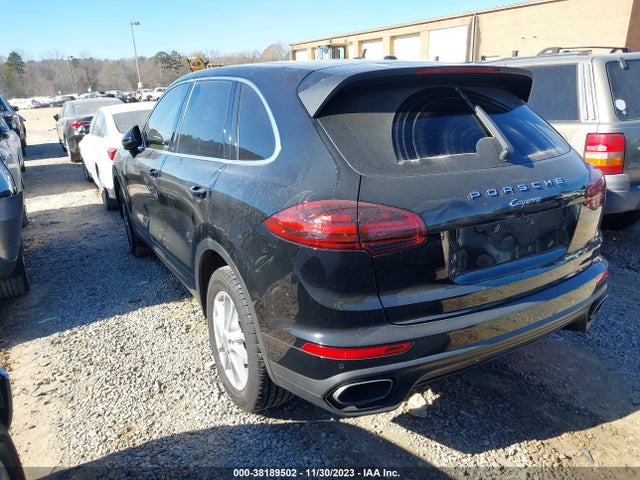 2017 PORSCHE CAYENNE WP1AA2A27HKA89478 Photo 2
