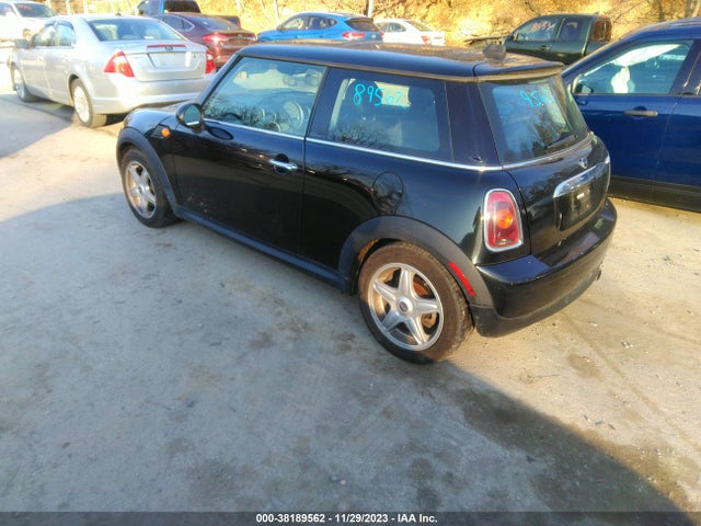 2009 MINI COOPER WMWMF33529TU73769 Photo 2