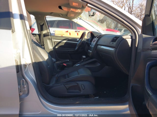 2010 VOLKSWAGEN JETTA LIMITED EDITION VIN: 3VWAX7AJ7AM113083