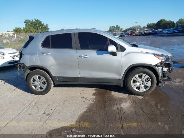Chevrolet TRAX LS 2019 3GNCJKSB3KL181659 Image 13