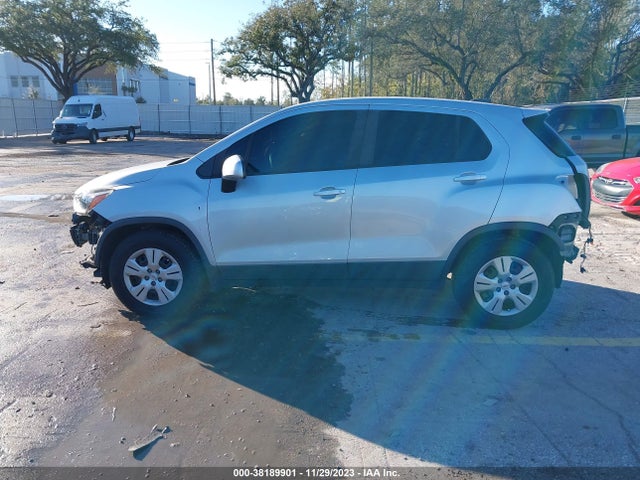 Chevrolet TRAX LS 2019 3GNCJKSB3KL181659 Image 14