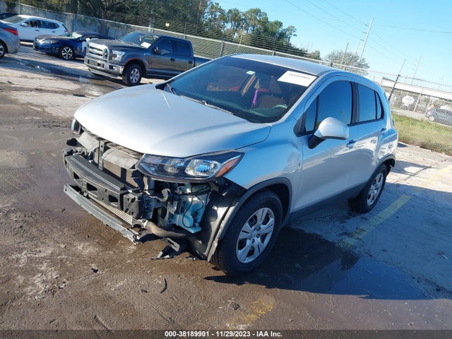 Chevrolet TRAX LS 2019 3GNCJKSB3KL181659 Image 2