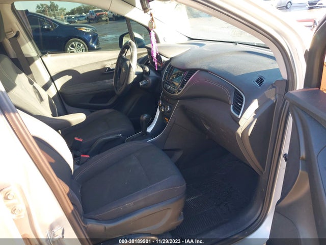 Chevrolet TRAX LS 2019 3GNCJKSB3KL181659 Image 5