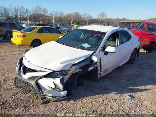 Toyota CAMRY SE 2018 4T1B11HK7JU634834 Image 2