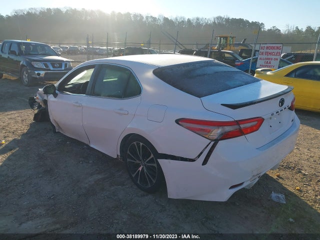 Toyota CAMRY SE 2018 4T1B11HK7JU634834 Image 3