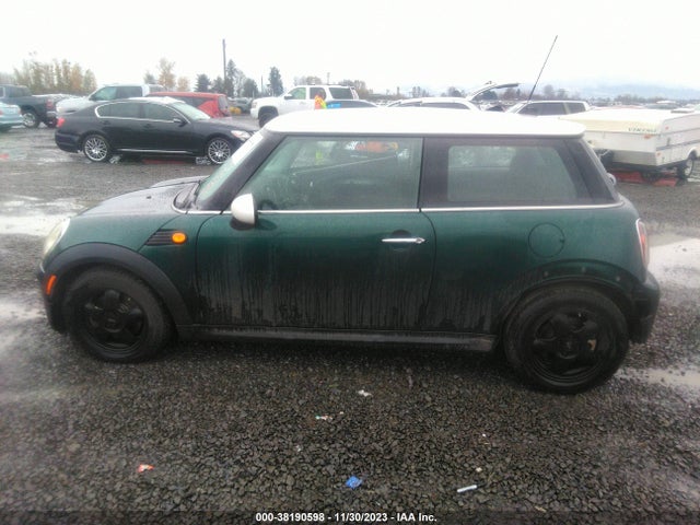 2008 MINI COOPER VIN: WMWMF33578TU67335