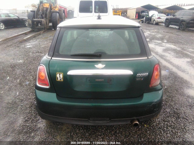 2008 MINI COOPER VIN: WMWMF33578TU67335