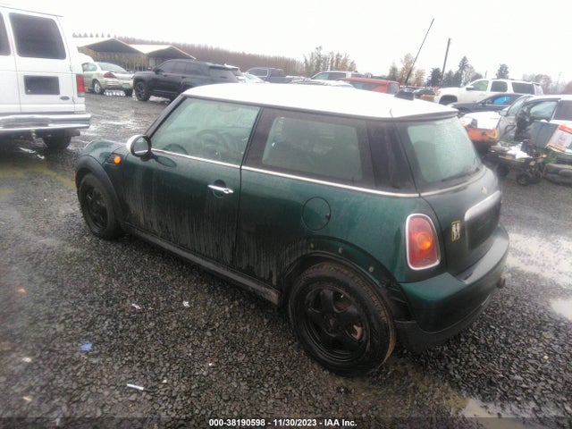 2008 MINI COOPER WMWMF33578TU67335 Photo 2
