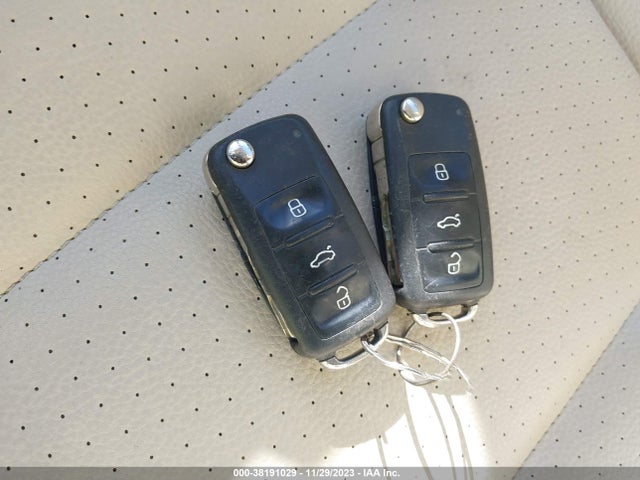2012 VOLKSWAGEN TIGUAN SE VIN: WVGAV7AX2CW092042