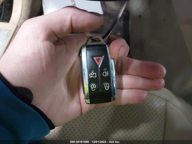 2011 JAGUAR XF SAJWA0GB9BLR85299 Photo 10