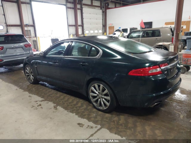 2011 JAGUAR XF SAJWA0GB9BLR85299 Photo 2